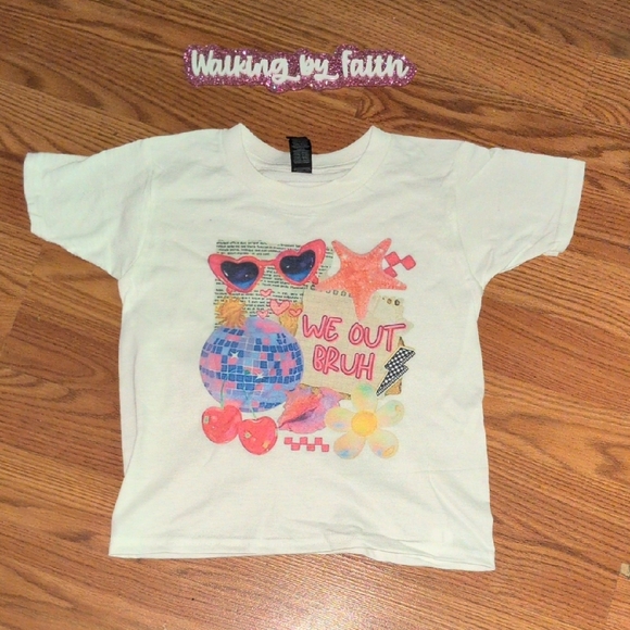 Gildan White Short Sleeve Tee with Retro Graphic - Picture 4 of 4